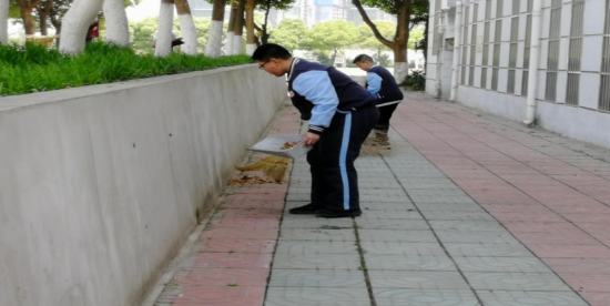 江宁区上坊初级中学开展爱国卫生月活动2
